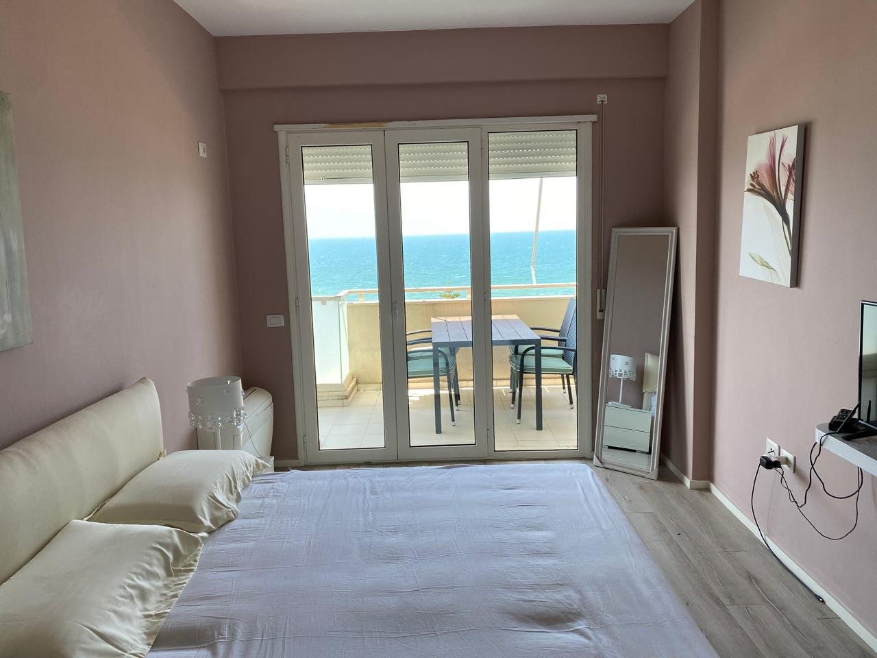 APARTMENT 1+1 FOR SALE WITH SEA VIEW, ON THE LUNGOMARE!