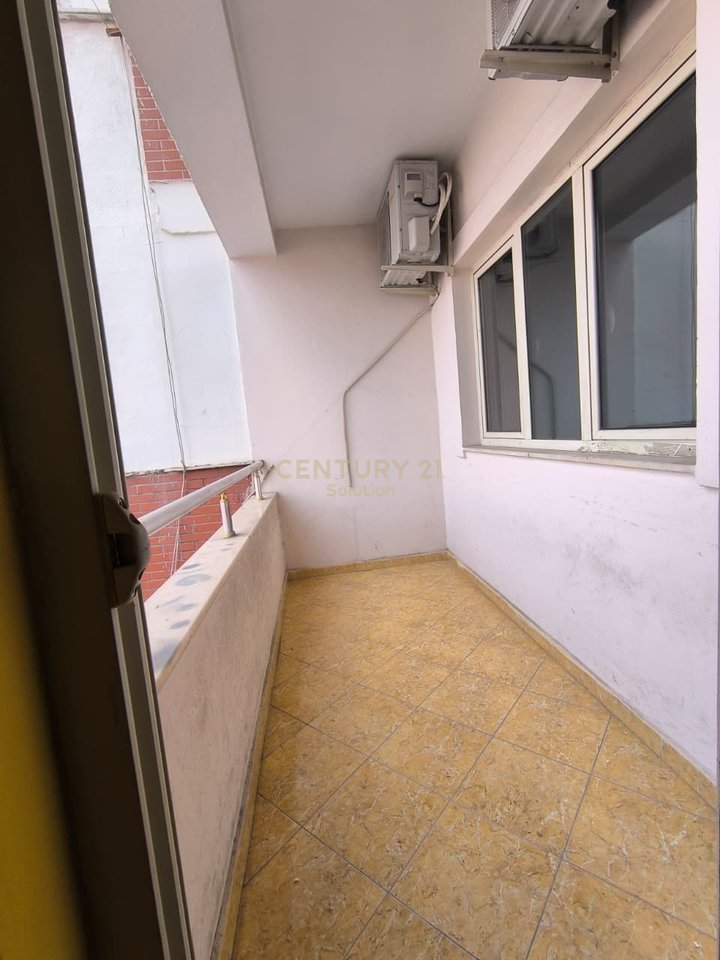 IN AFFITTO APPARTAMENTO PER UFFICIO A SIRI KODRA!