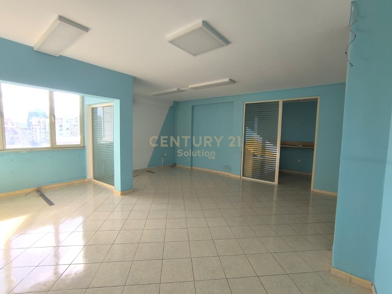 IN AFFITTO APPARTAMENTO PER UFFICIO A SIRI KODRA!