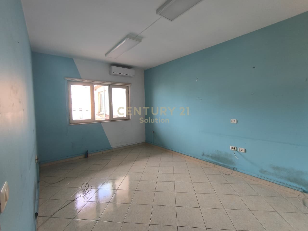 IN AFFITTO APPARTAMENTO PER UFFICIO A SIRI KODRA!