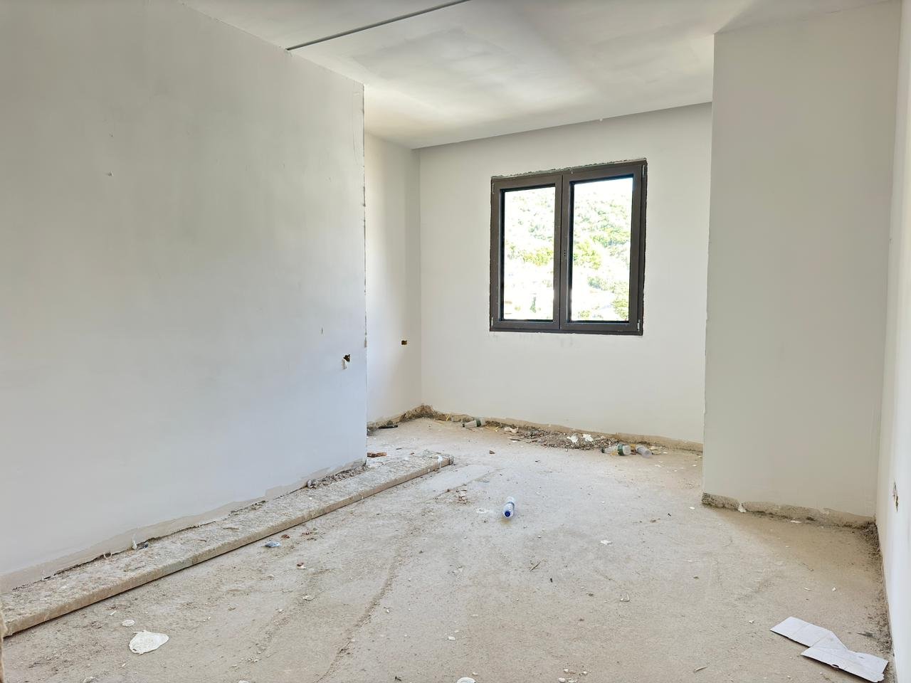 1+1 APARTMENT FOR SALE ON THE LUNGOMARE!