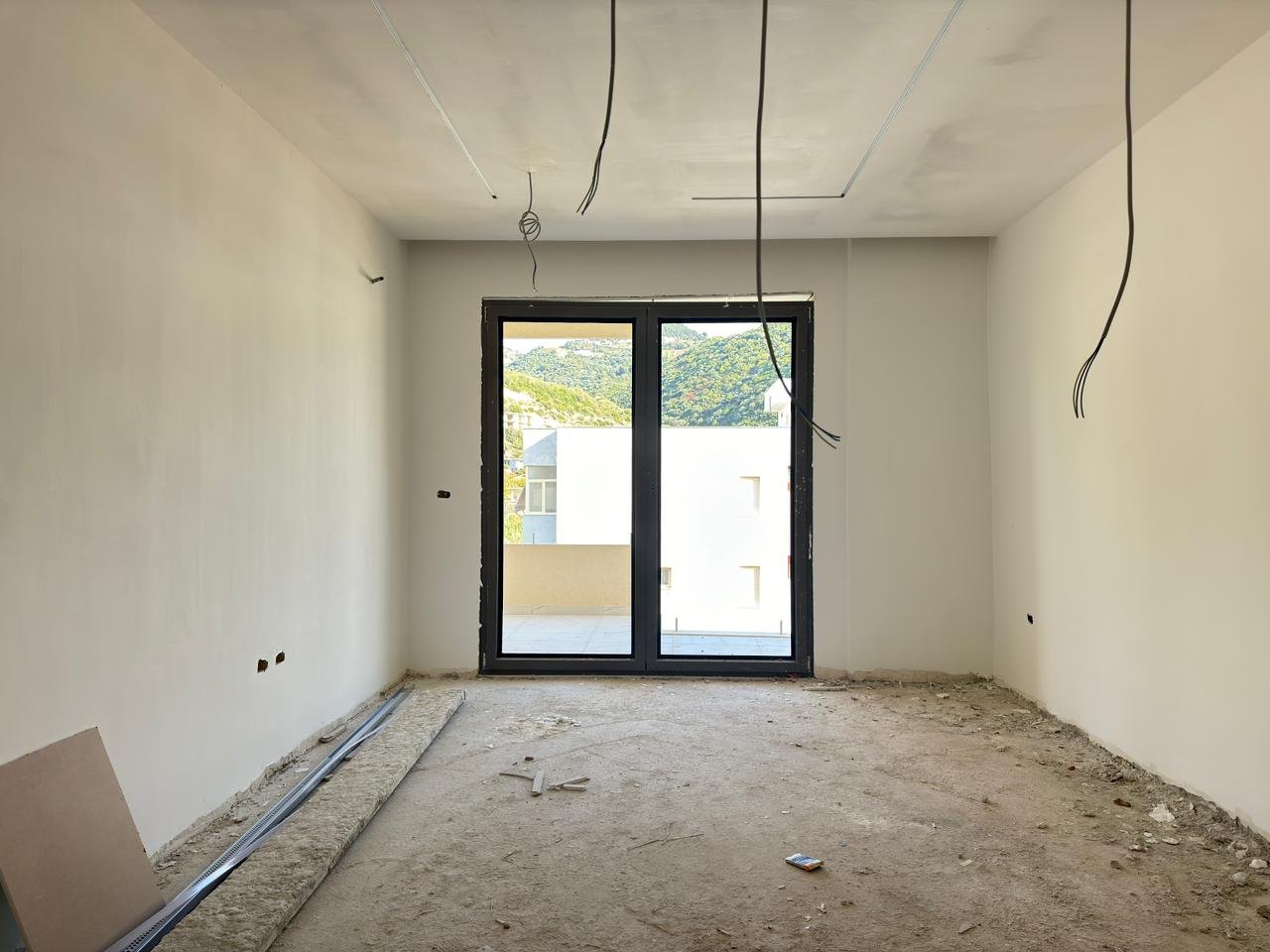 1+1 APARTMENT FOR SALE ON THE LUNGOMARE!