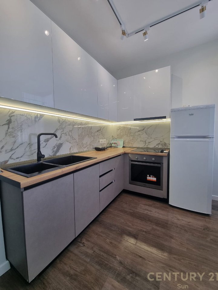 Shitet apartament modern 1+1 në shitje ne Rrugen Myslym Shyri!