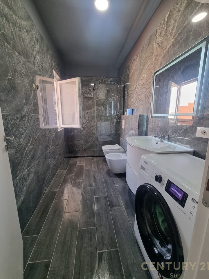 Shitet apartament modern 1+1 në shitje ne Rrugen Myslym Shyri!