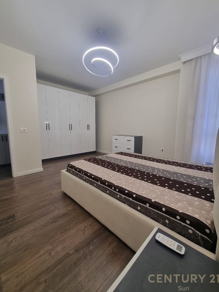 Shitet apartament modern 1+1 në shitje ne Rrugen Myslym Shyri!