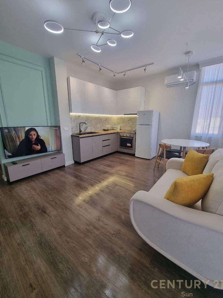 Shitet apartament modern 1+1 në shitje ne Rrugen Myslym Shyri!