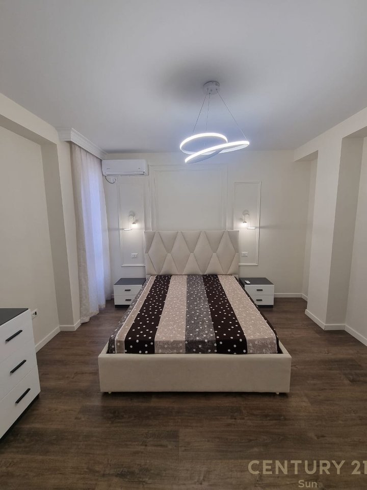Shitet apartament modern 1+1 në shitje ne Rrugen Myslym Shyri!