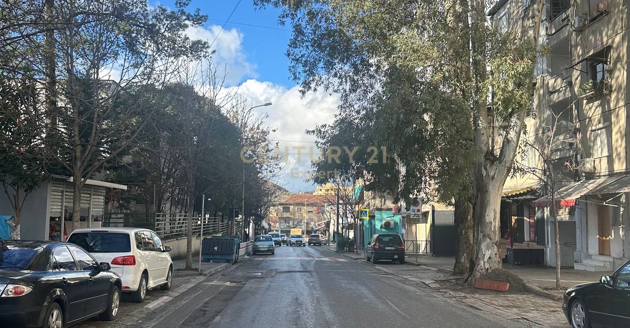 1+1 for sale in Kombinat