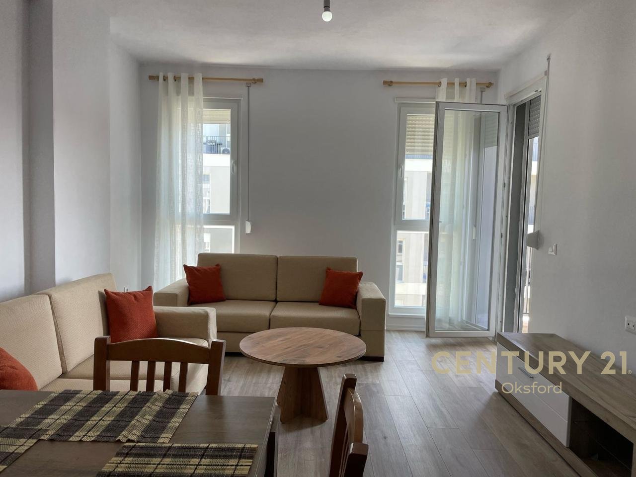 APARTAMENT 2+1+2 ME POST PARKIMI PER QIRA TE UNIVERS CITY