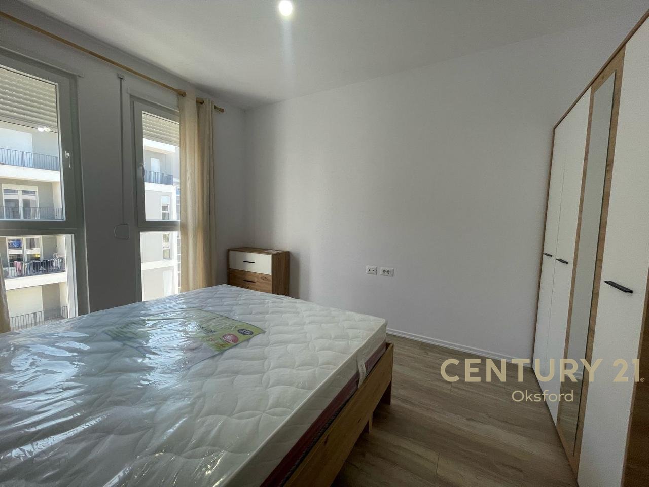 APARTAMENT 2+1+2 ME POST PARKIMI PER QIRA TE UNIVERS CITY