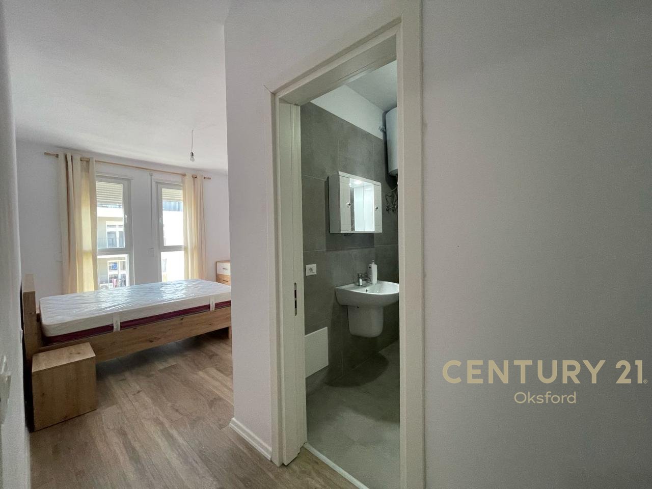 APARTAMENT 2+1+2 ME POST PARKIMI PER QIRA TE UNIVERS CITY