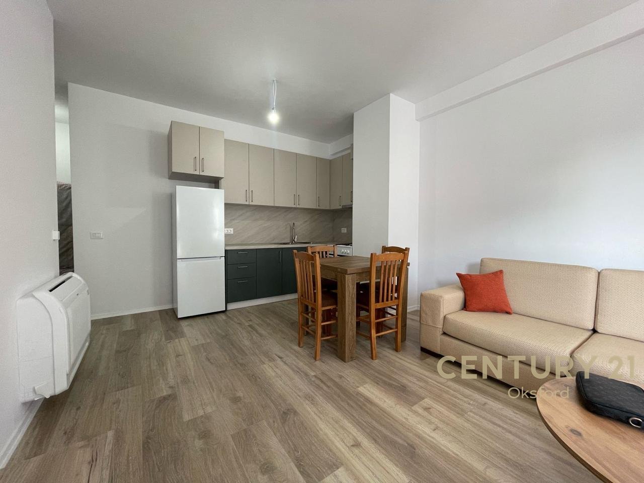 APARTAMENT 2+1+2 ME POST PARKIMI PER QIRA TE UNIVERS CITY