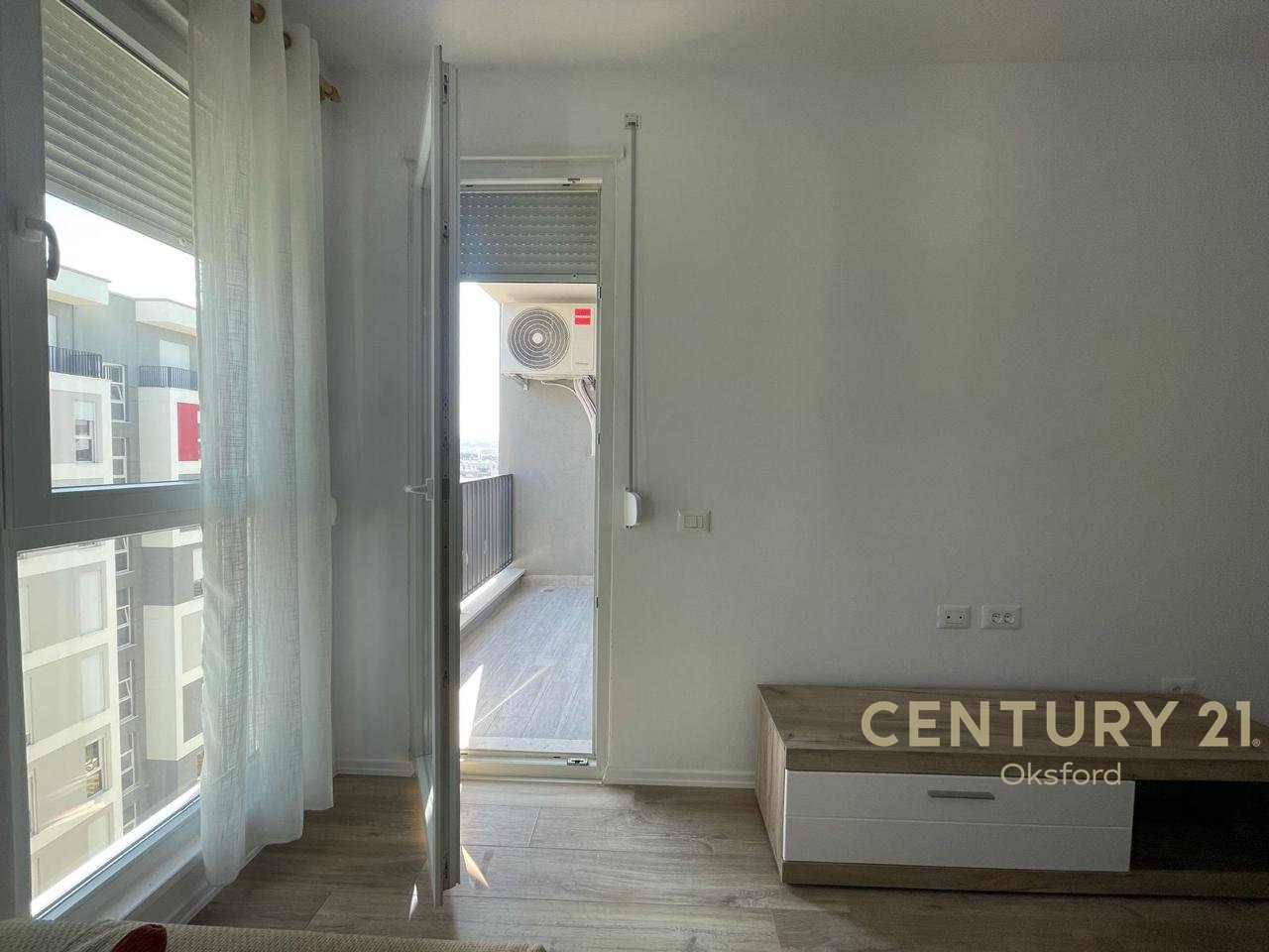 APARTAMENT 2+1+2 ME POST PARKIMI PER QIRA TE UNIVERS CITY