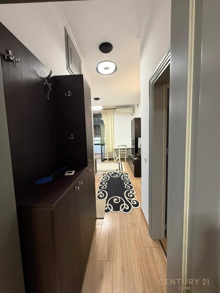 Apartament 2+1 me qira tek Rruga e Durresit!