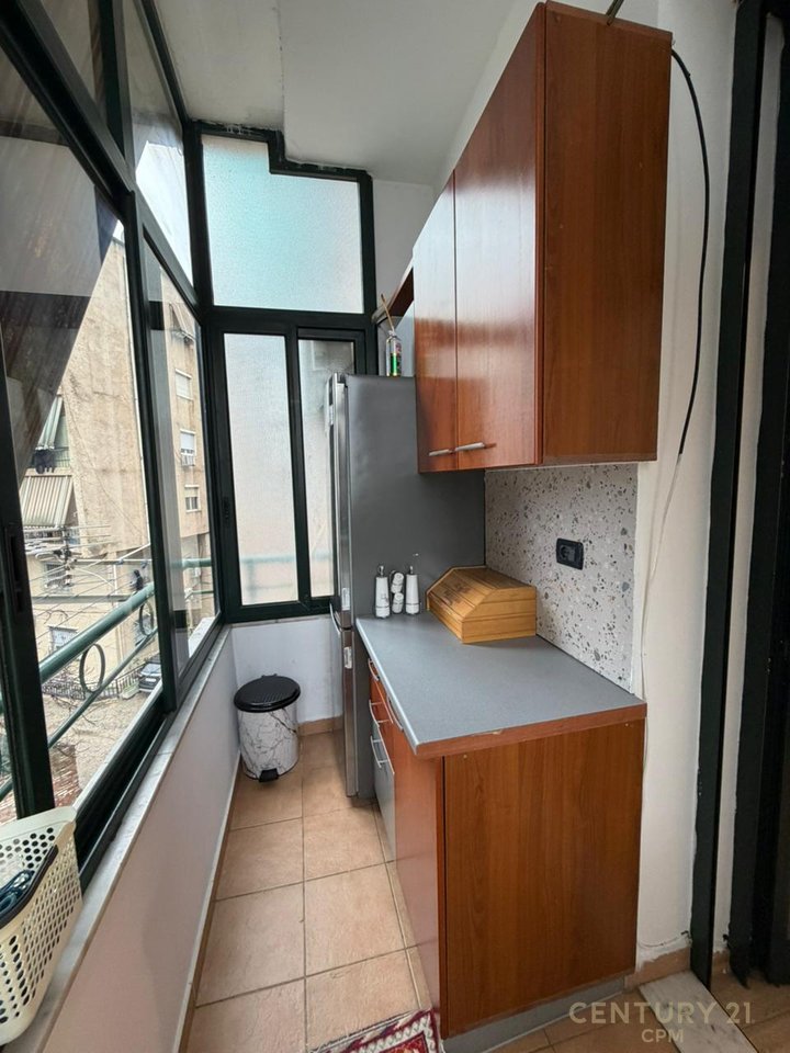 Apartament 2+1 me qira tek Rruga e Durresit!