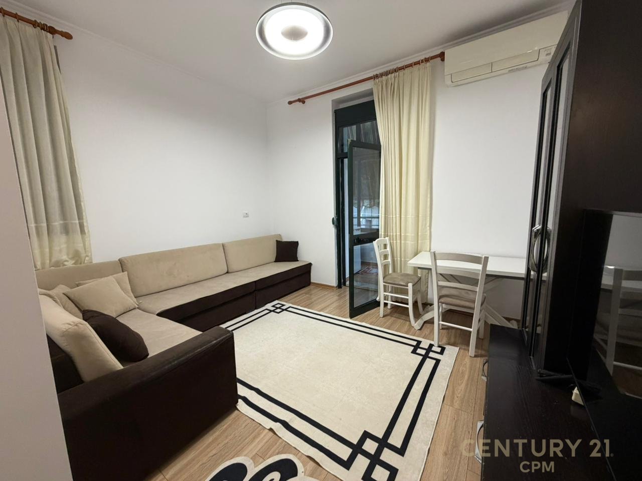 Apartament 2+1 me qira tek Rruga e Durresit!