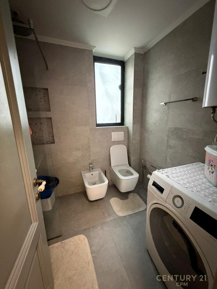 Apartament 2+1 me qira tek Rruga e Durresit!