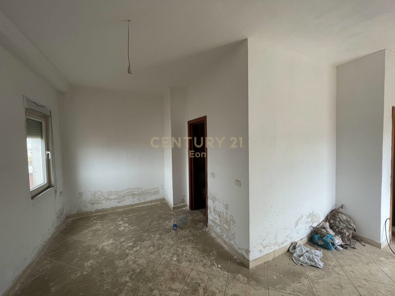 Apartament 2+1 me Verandë në Shitje pranë Muzeut, Durrës