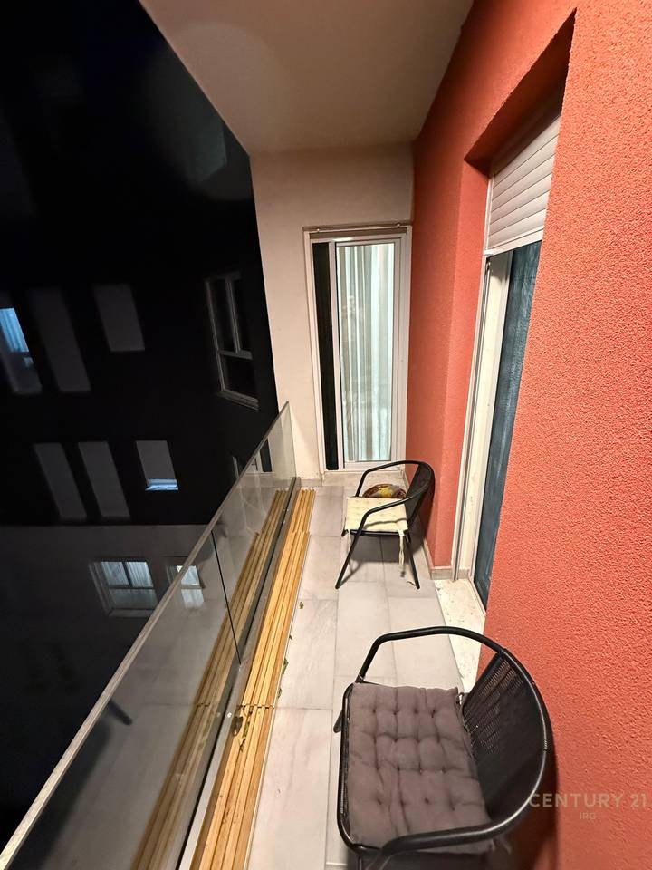 Vendesi in vendita appartamento di tipologia 2+1+2 con posto auto a Ali Dem!