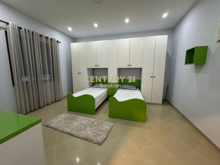 JEPET APARTAMENT 2+1 + POST PARKIMI ME QIRA NE YZBERISH!
