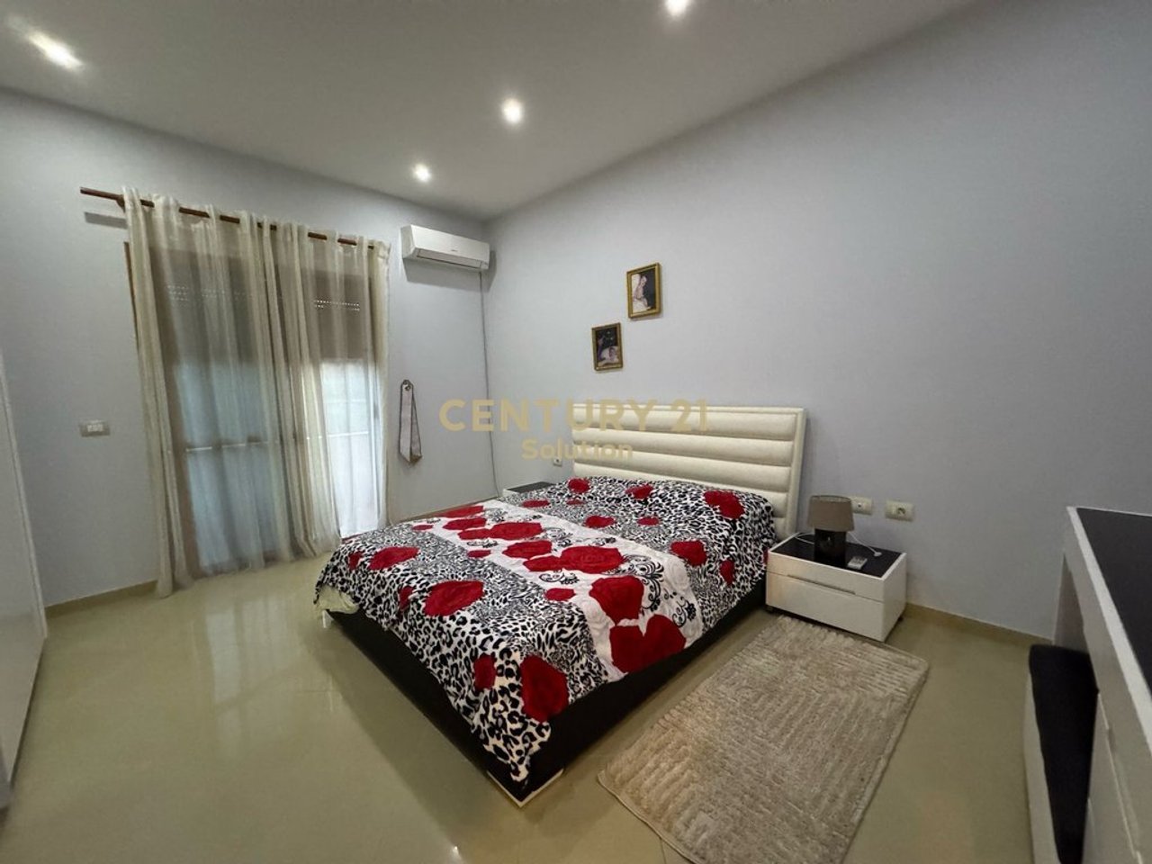 JEPET APARTAMENT 2+1 + POST PARKIMI ME QIRA NE YZBERISH!
