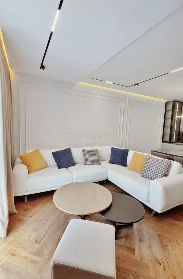 Apartament Luksoz 3+1+2 + Post Parkimi per Qira tek "Golden Residence"!
