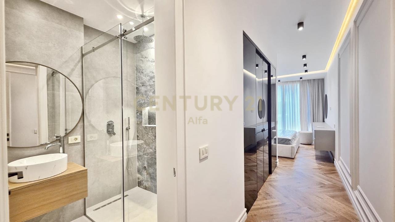 Apartament Luksoz 3+1+2 + Post Parkimi per Qira tek "Golden Residence"!
