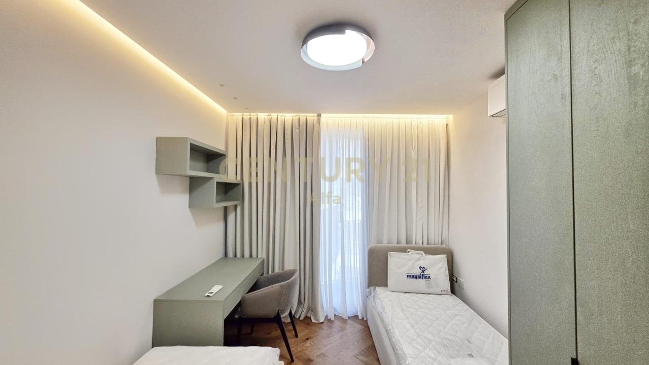Apartament Luksoz 3+1+2 + Post Parkimi per Qira tek "Golden Residence"!
