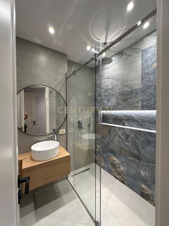 Apartament Luksoz 3+1+2 + Post Parkimi per Qira tek "Golden Residence"!
