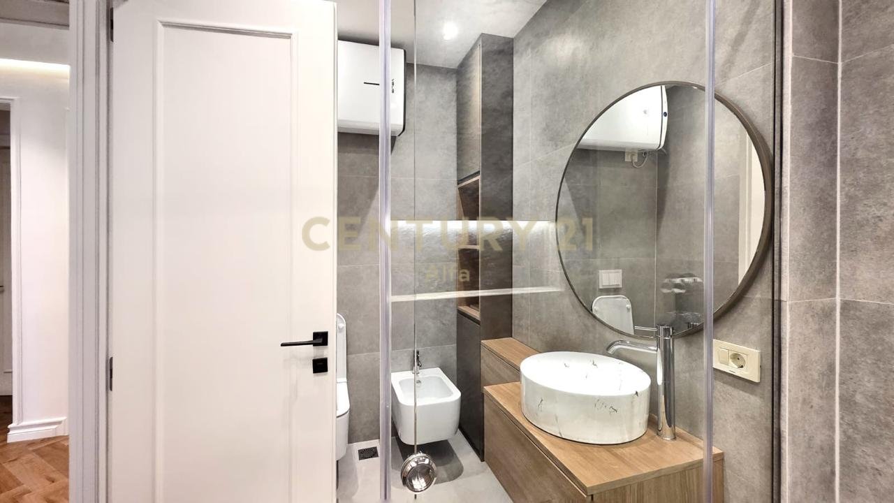 Apartament Luksoz 3+1+2 + Post Parkimi per Qira tek "Golden Residence"!
