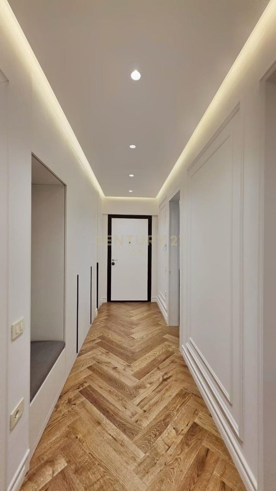 Apartament Luksoz 3+1+2 + Post Parkimi per Qira tek "Golden Residence"!
