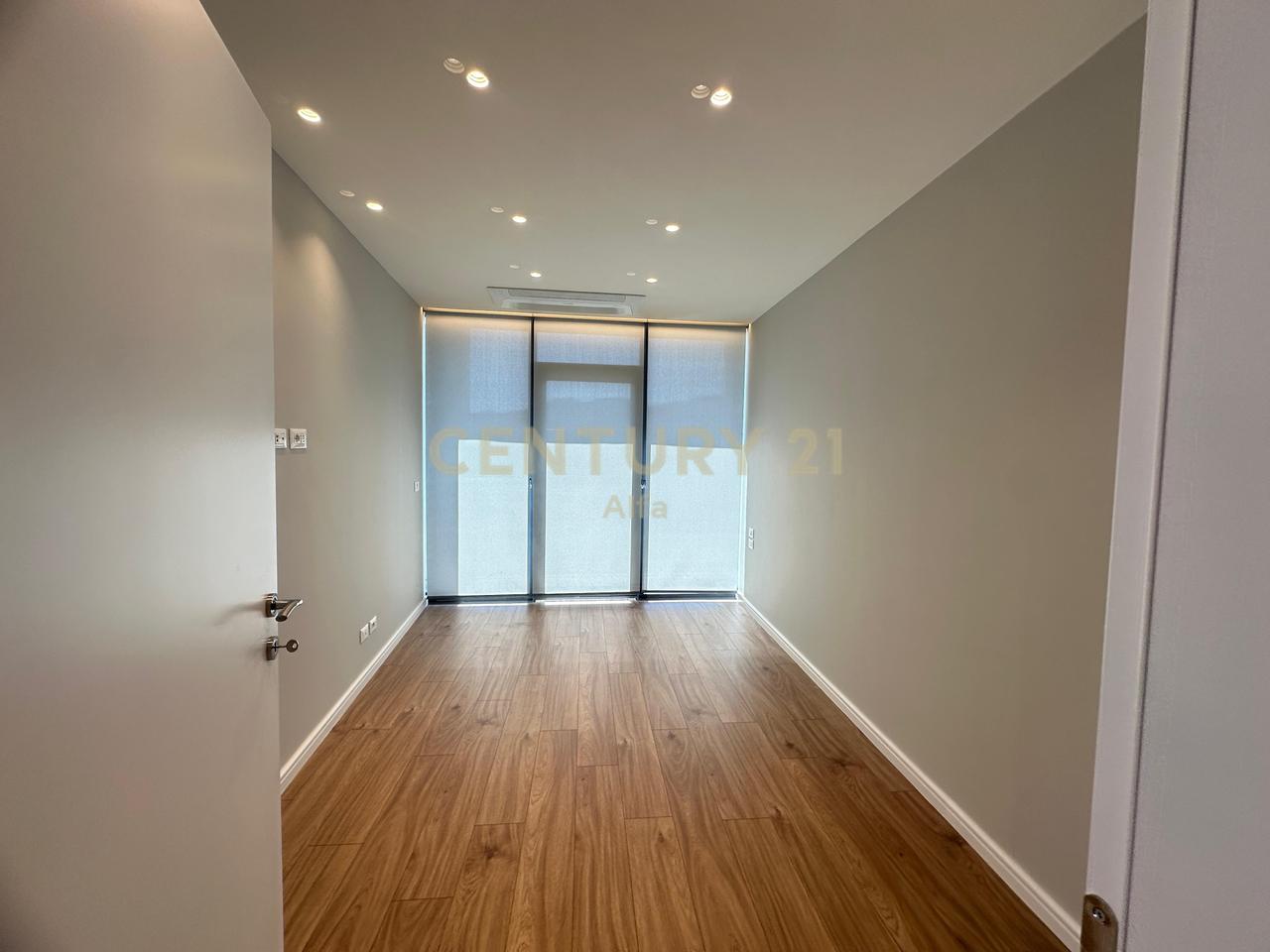 Office + 2 Parking Spaces for Rent at Lake View!