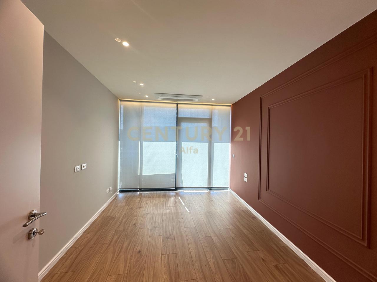 Office + 2 Parking Spaces for Rent at Lake View!
