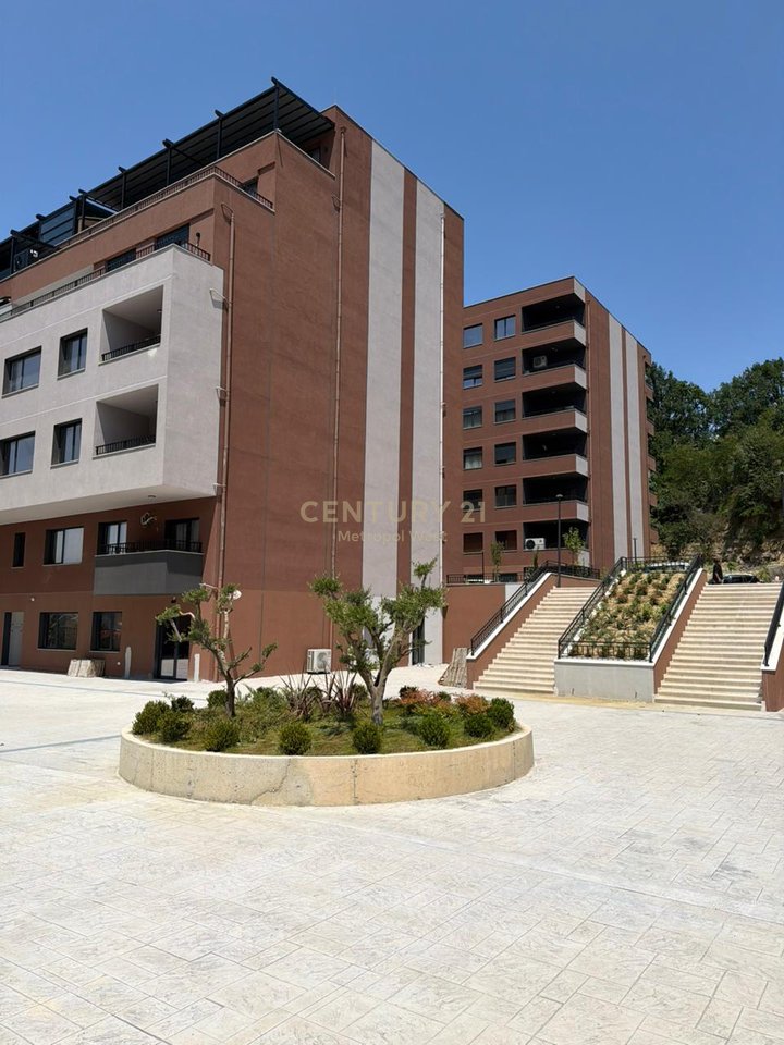 Jepet me Qira Apartament 2+1+2 me Post Parkimi – Kompleksi Xheluks, Rr. e Elbasanit