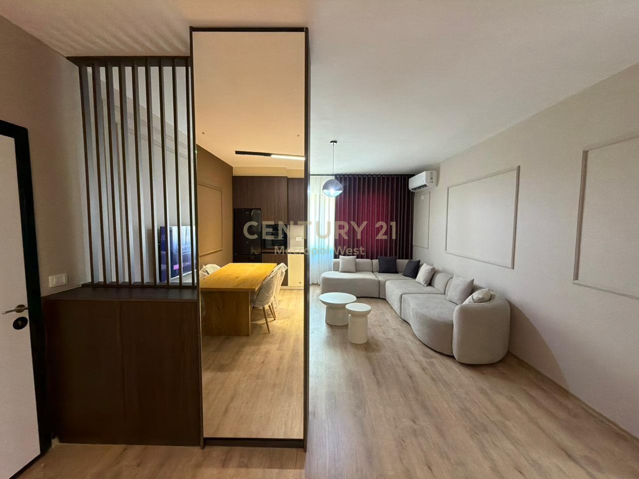 Jepet me Qira Apartament 2+1+2 me Post Parkimi – Kompleksi Xheluks, Rr. e Elbasanit