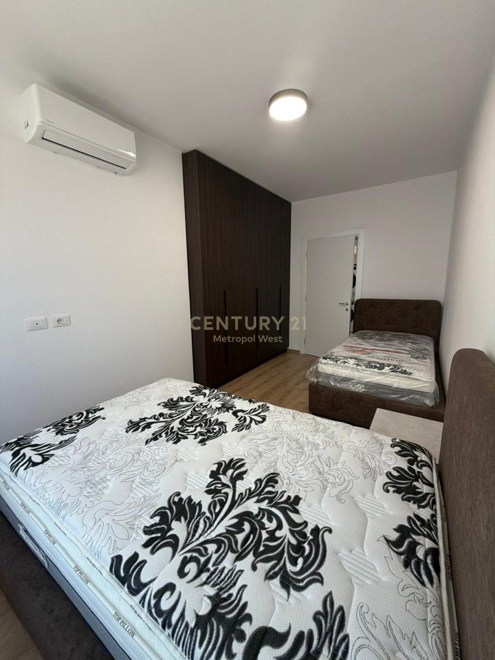 Jepet me Qira Apartament 2+1+2 me Post Parkimi – Kompleksi Xheluks, Rr. e Elbasanit