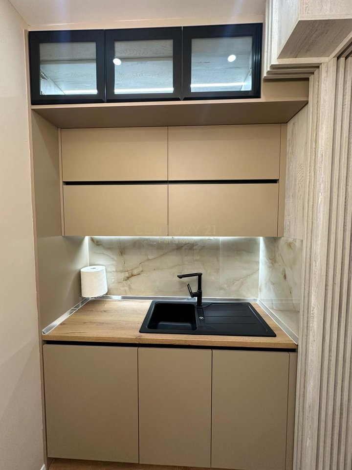 JAPIM ME QIRA APARTAMENT 2+1 TE SHKOLLA KUQE !