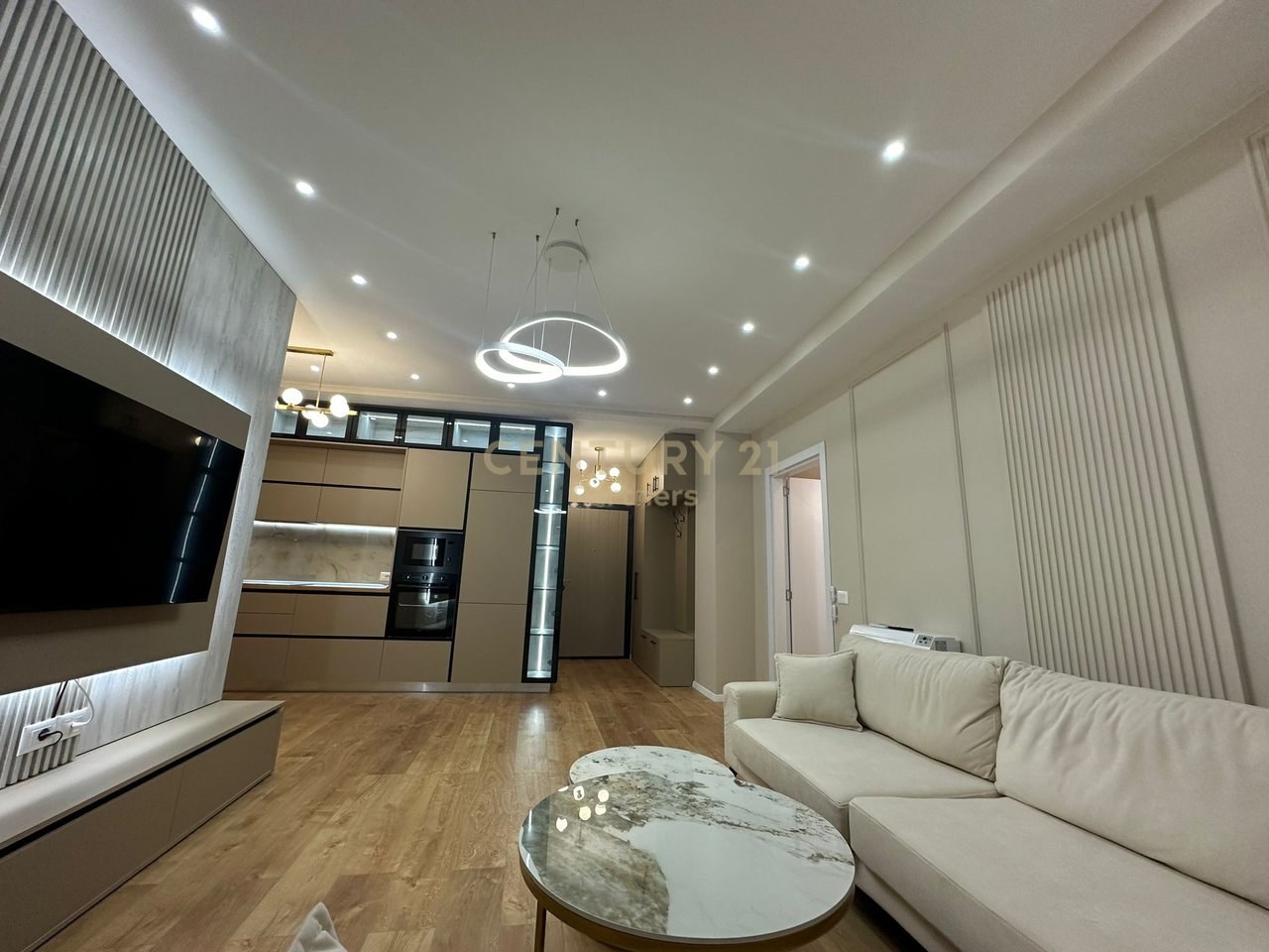 JAPIM ME QIRA APARTAMENT 2+1 TE SHKOLLA KUQE !