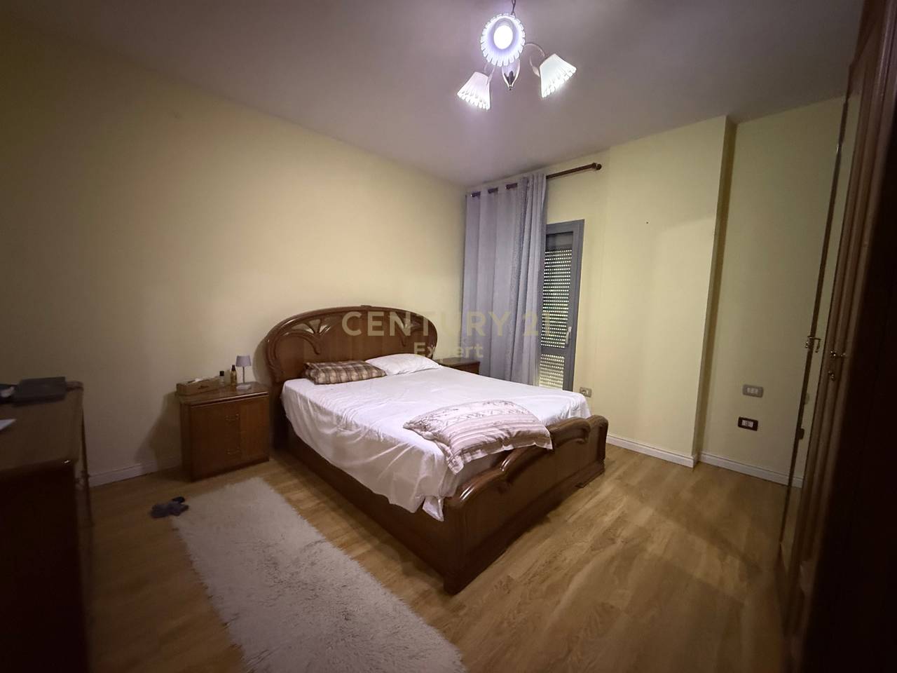 APARTAMENT 2+1+2 PER SHITJE PERBALLE RING CENTER,ZOGU I ZI!