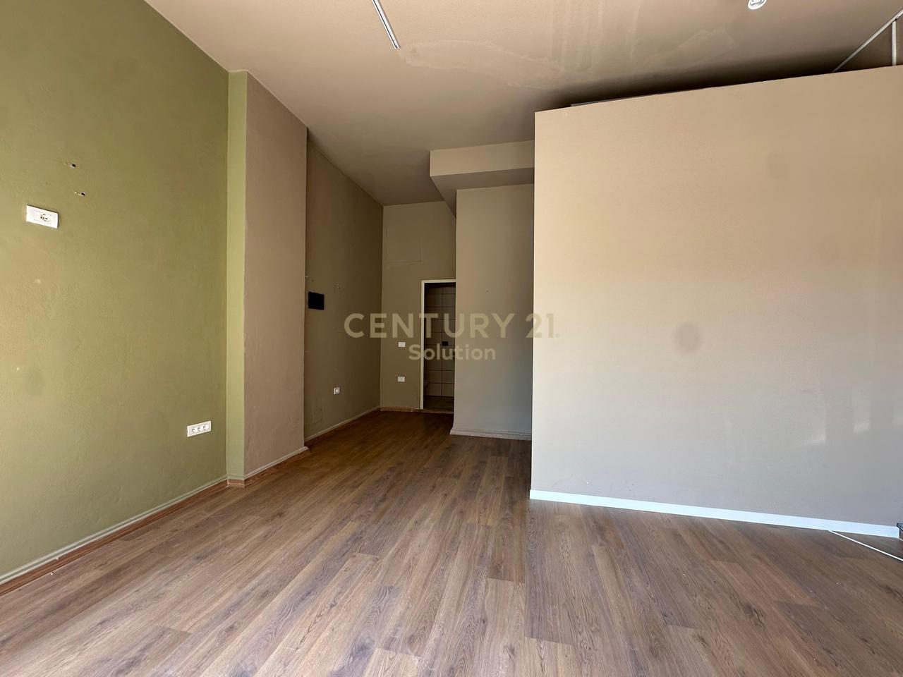 COMMERCIAL UNIT FOR RENT NEAR BAR 2 PALMAT ASTIR!