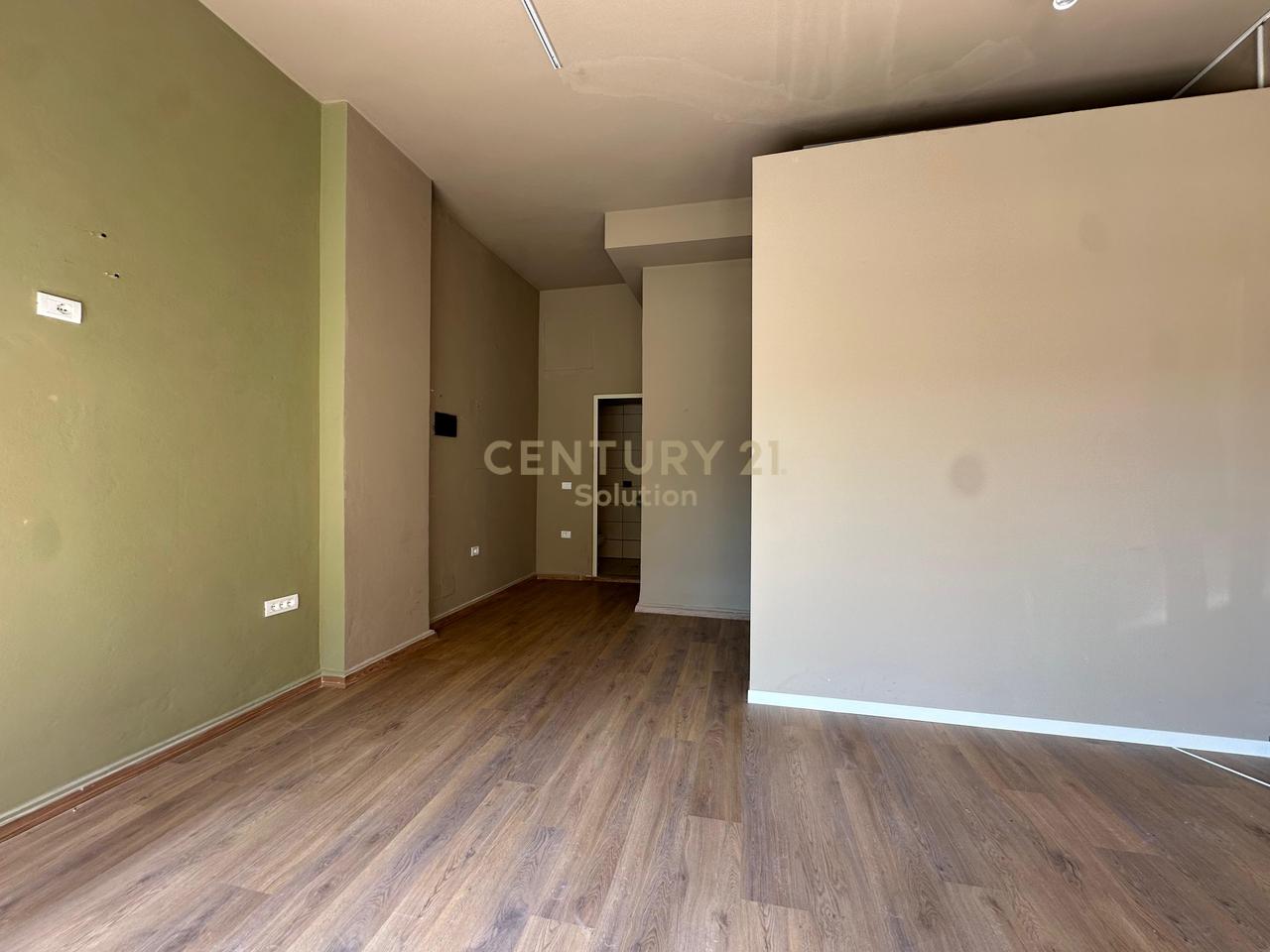 COMMERCIAL UNIT FOR RENT NEAR BAR 2 PALMAT ASTIR!