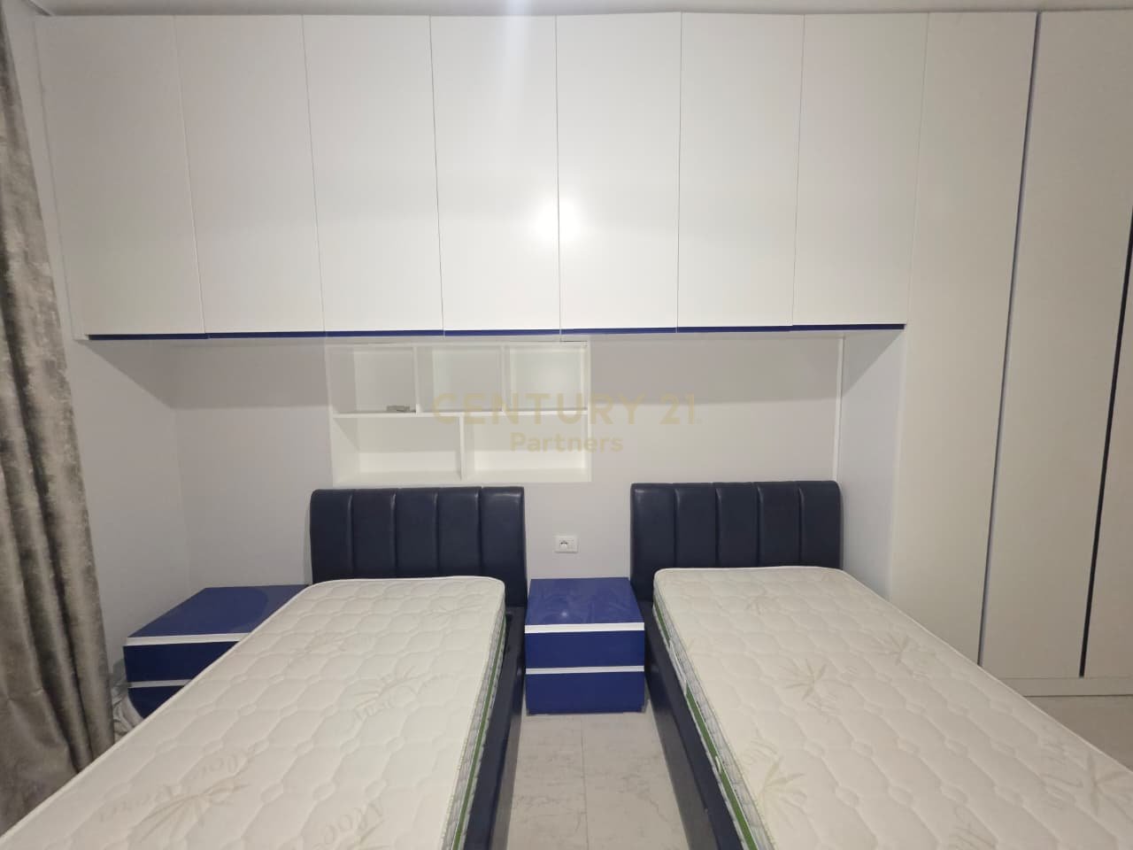 JEPET ME QIRA APARTAMENT 2+1+2 ME VERANDE NE LUNGOMARE, PRANE POSEIDON RESIDENCE