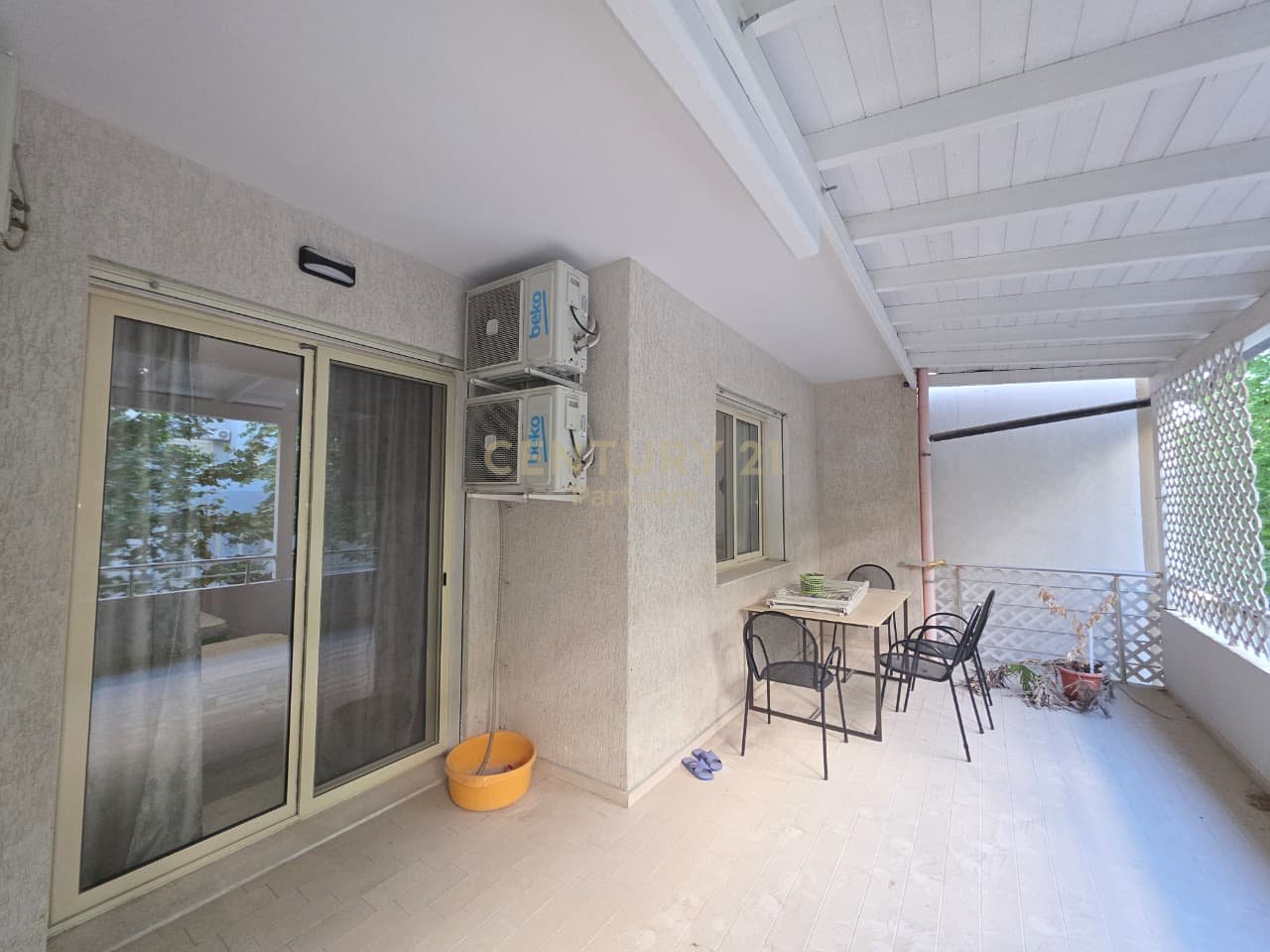 JEPET ME QIRA APARTAMENT 2+1+2 ME VERANDE NE LUNGOMARE, PRANE POSEIDON RESIDENCE