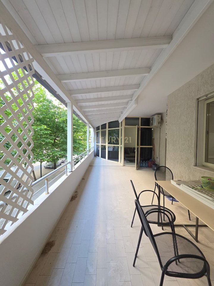 JEPET ME QIRA APARTAMENT 2+1+2 ME VERANDE NE LUNGOMARE, PRANE POSEIDON RESIDENCE