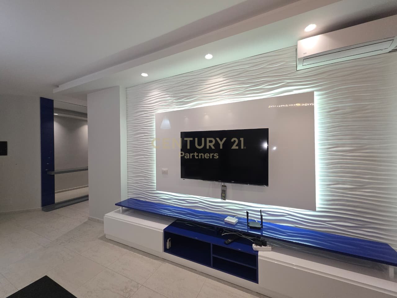 JEPET ME QIRA APARTAMENT 2+1+2 ME VERANDE NE LUNGOMARE, PRANE POSEIDON RESIDENCE