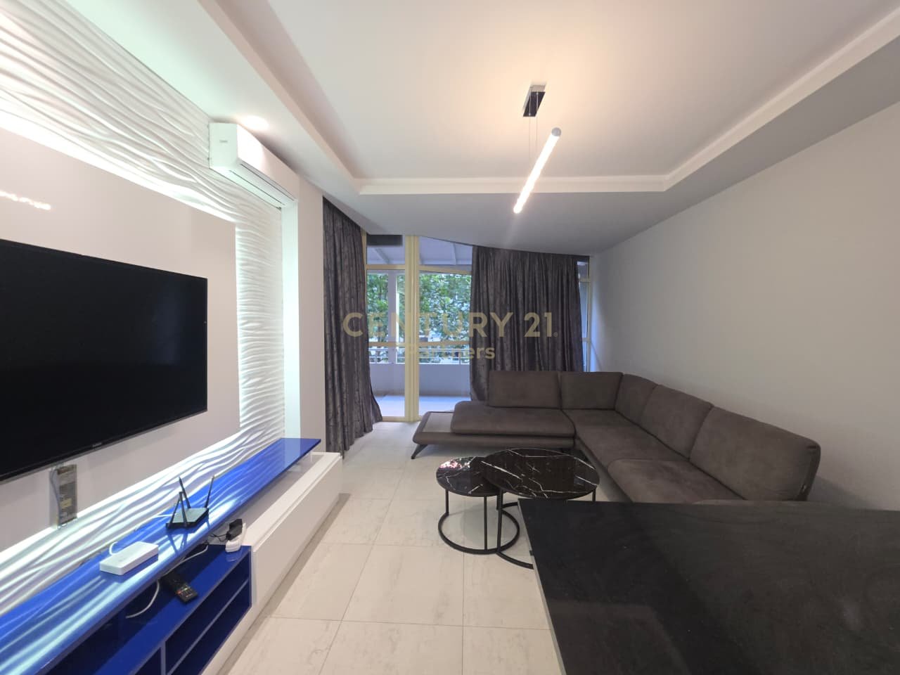 JEPET ME QIRA APARTAMENT 2+1+2 ME VERANDE NE LUNGOMARE, PRANE POSEIDON RESIDENCE