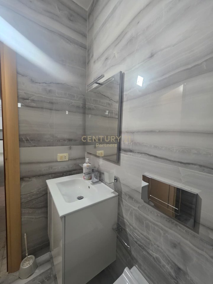 JEPET ME QIRA APARTAMENT 2+1+2 ME VERANDE NE LUNGOMARE, PRANE POSEIDON RESIDENCE