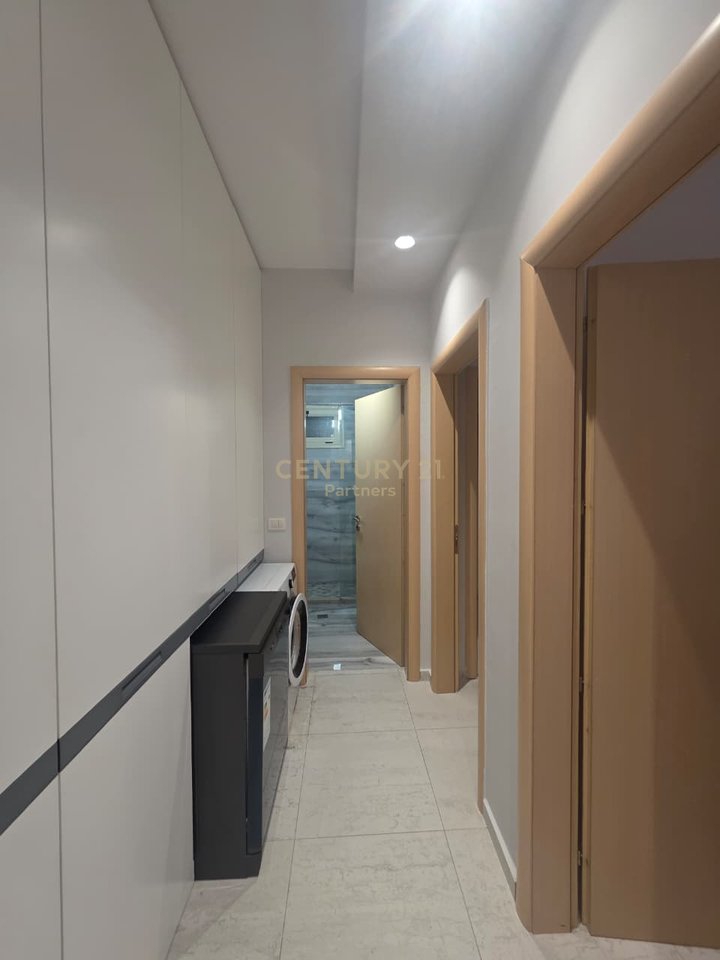 JEPET ME QIRA APARTAMENT 2+1+2 ME VERANDE NE LUNGOMARE, PRANE POSEIDON RESIDENCE