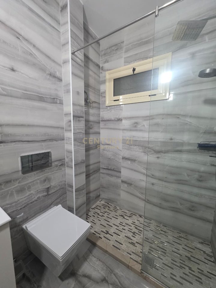JEPET ME QIRA APARTAMENT 2+1+2 ME VERANDE NE LUNGOMARE, PRANE POSEIDON RESIDENCE