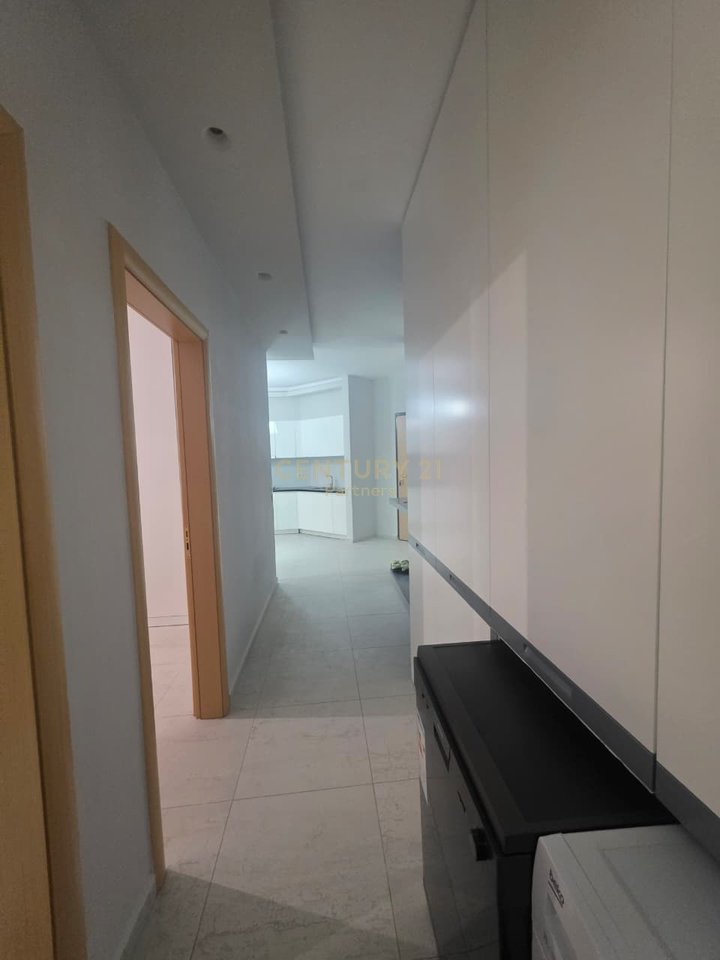 JEPET ME QIRA APARTAMENT 2+1+2 ME VERANDE NE LUNGOMARE, PRANE POSEIDON RESIDENCE